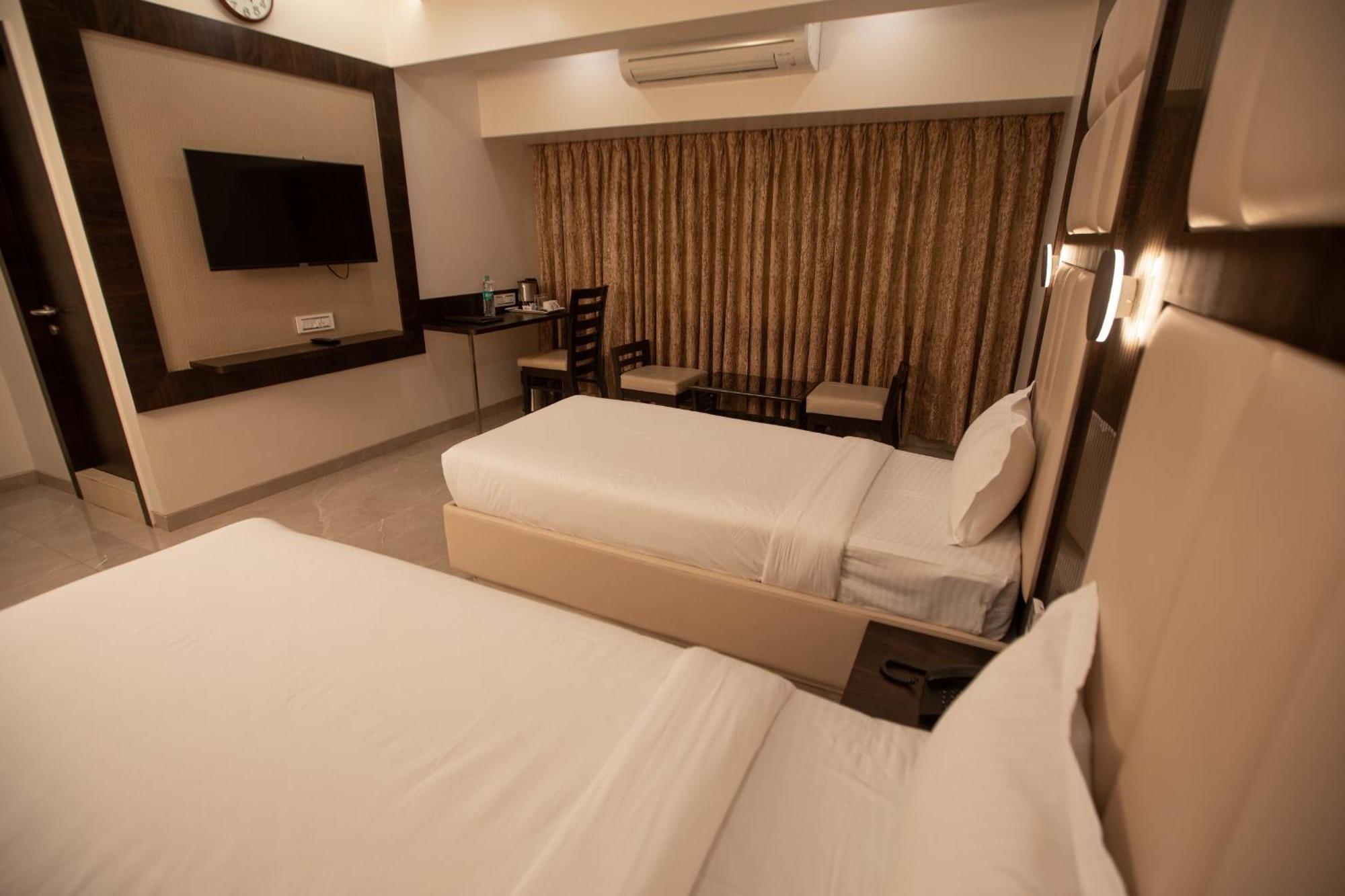 Hotel Naaz Executive Bombay Exterior foto